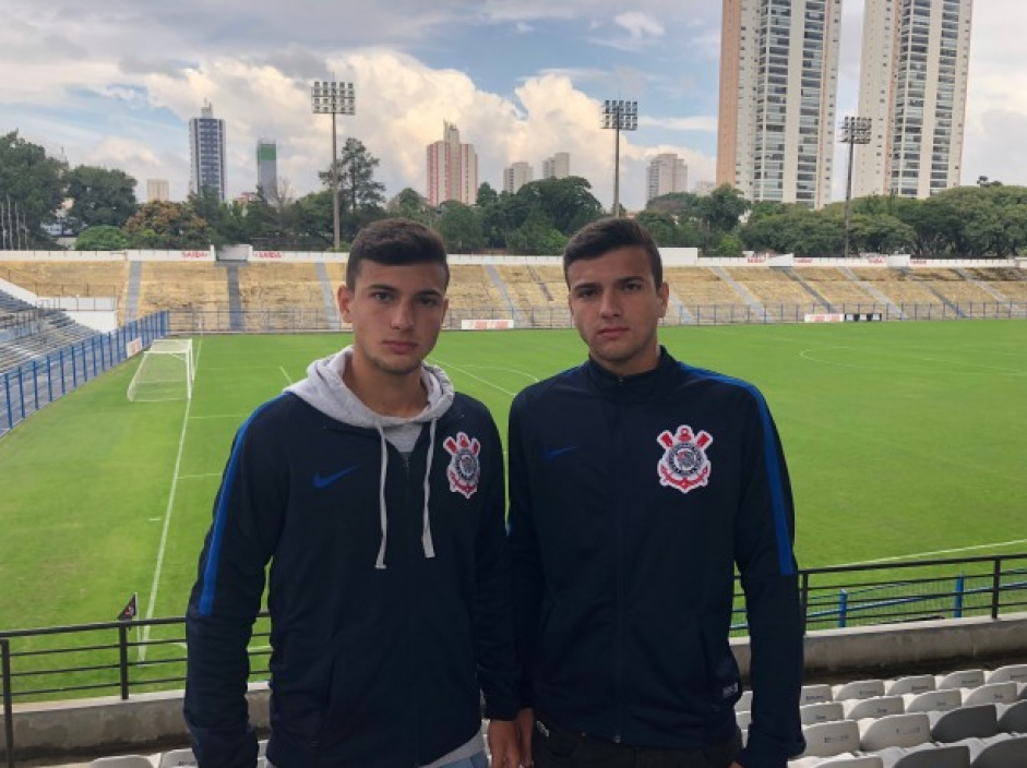 Gabriel e Guilherme Gallegos jogaram juntos na base do Corinthians
