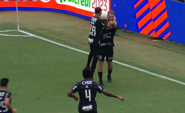 Gil deu duas assist�ncias no cl�ssico deste domingo