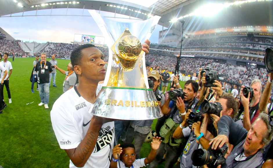 J foi artilheiro e melhor jogador do Campeonato Brasileiro de 2017, quando o Corinthians ganhou seu heptacampeonato nacional