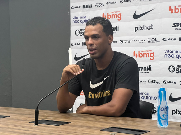 Mesmo com o empate, Fernando Lázaro mostrou-se contente pela atuação de sua equipe