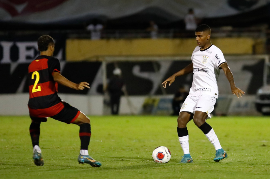 Vitor Meer projetou a partida contra o Flamengo nesta sexta-feira