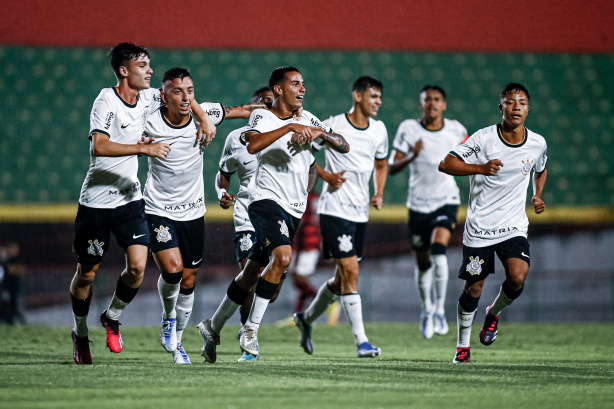 Higor comemora boa fase e titularidade no Corinthians