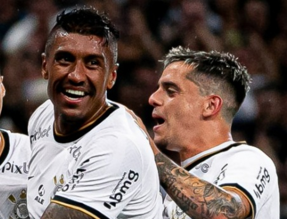 Fagner e Paulinho mostraram bastante entrosamento no Corinthians