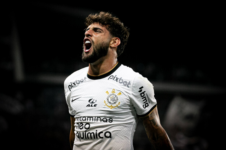 Atacante é eleito o craque do Corinthians na Vila Belmiro; árbitra