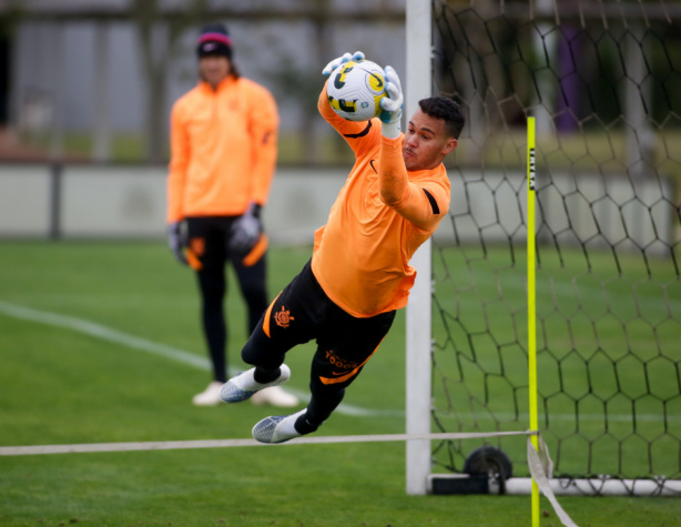 Alan Gobetti em treino com a camisa do Corinthians