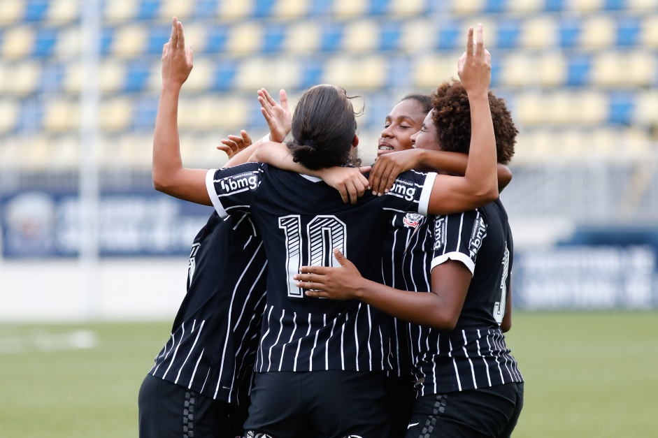 Corinthians Feminino Sub-20 comemora gol no Brasileiro 2022