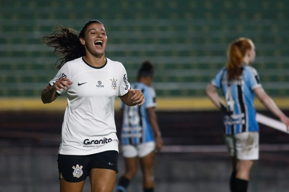 Corinthians segue invicto contra o Grmio no feminino aps goleada