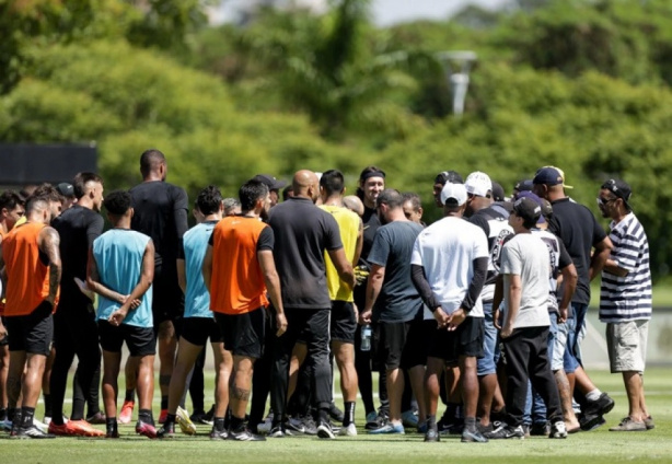 Torcedores do Corinthians cobraram elenco e comissão técnica nesta sexta-feira
