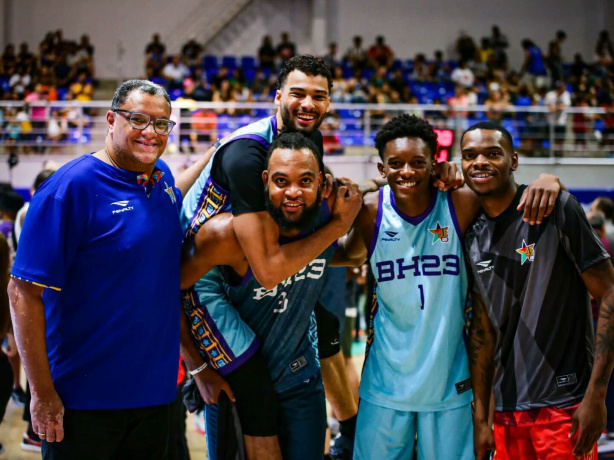 L�o Figueir�, M�ozinha, Maique, Owenu e Thomas representaram o Corinthians