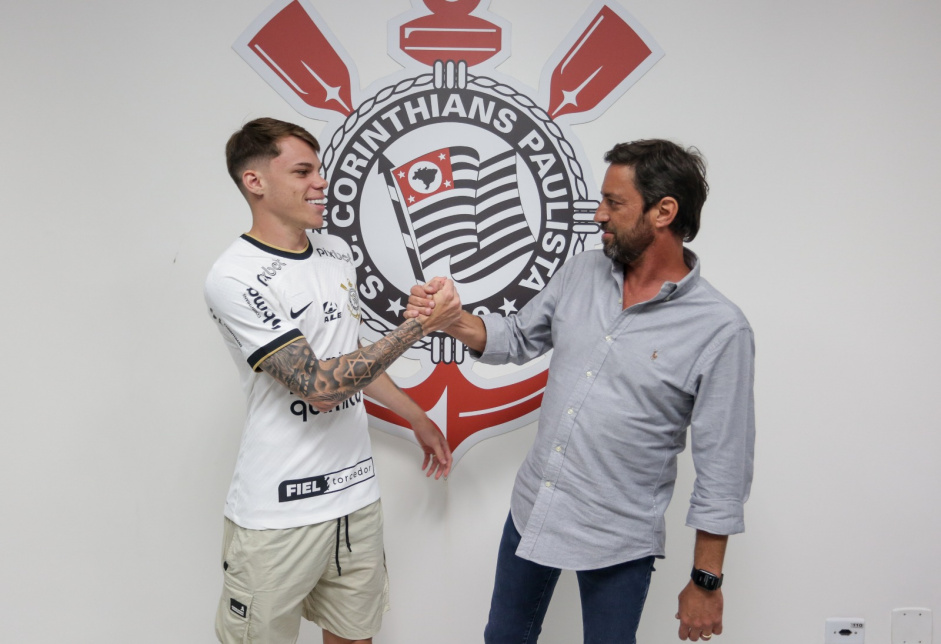 Chrystian Barletta assinou em definitivo com o Corinthians