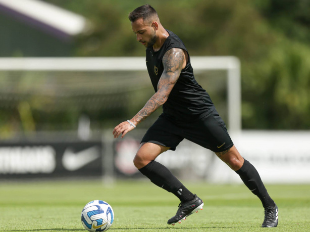 Maycon � um dos concorrentes pela vaga de titular no meio-campo do Corinthians
