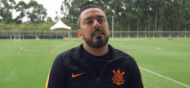 Osvaldo Neto é o diretor da base do Corinthians