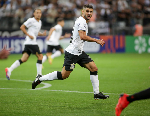 Júnior Moraes completa dois meses sem entrar em campo