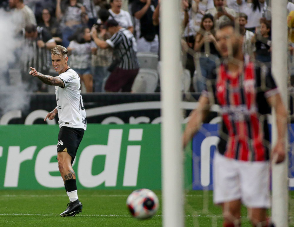 Rger Guedes comemora gol marcado contra o Botafogo-SP, eleito o mais bonito do Paulisto