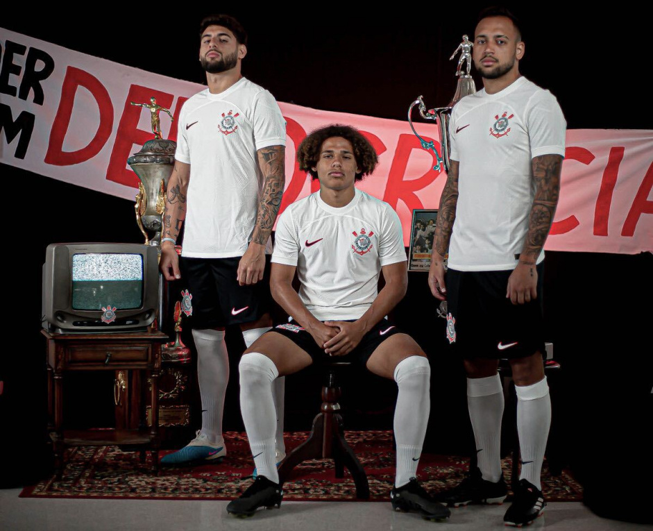 Nova camisa do Corinthians gera revolta na torcida e avalanche de críticas:  'horrível