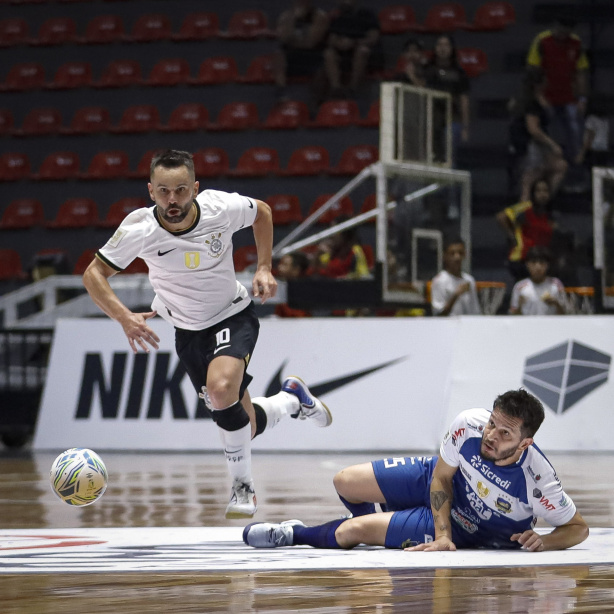 Corinthians entra em quadra nesta sexta-feira pela LNF