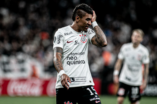 Ou joga por amor ou joga por terror”, diz torcida organizada do Corinthians  sobre time