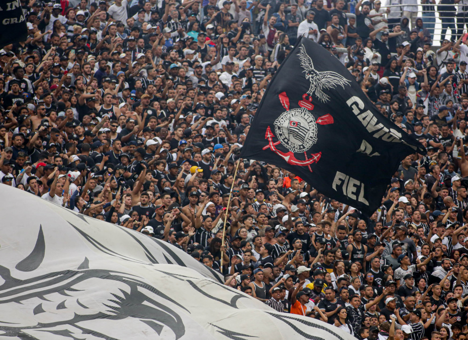 Organizadas do Corinthians protestam contra campanha da equipe no Brasileiro