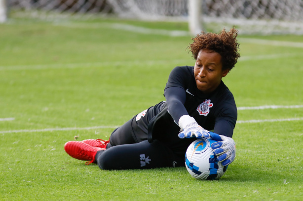 Paty volta a jogar pelo Corinthians após longo período no banco