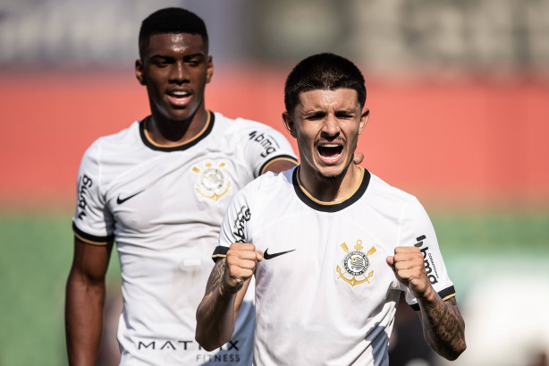 L�o Mana comemorou a vaga conquistada no mata-mata do Brasileir�o sub-20