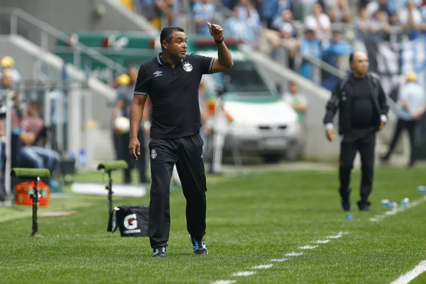 O Corinthians encaminhou a contratação do técnico Roger Machado