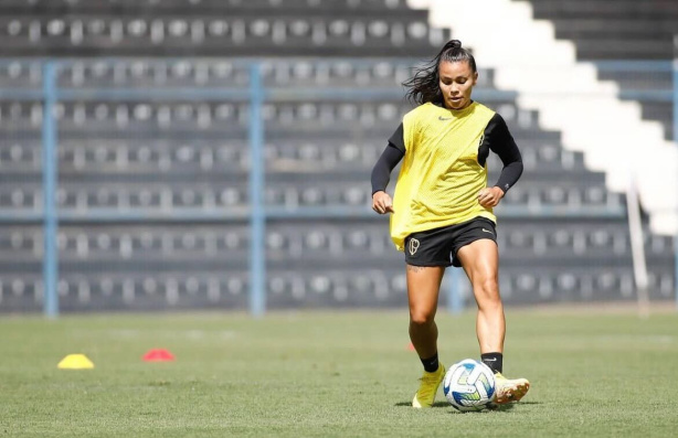 Miri� voltou a atuar pelo Corinthians depois de mais de sete meses afastada por les�o