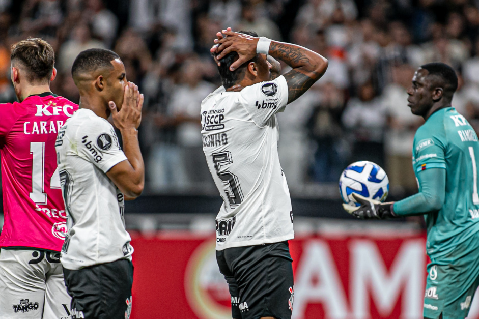 Provável titular contra o São Paulo, Róger Guedes iniciou no banco de  reservas em todos os jogos do Corinthians na Libertadores