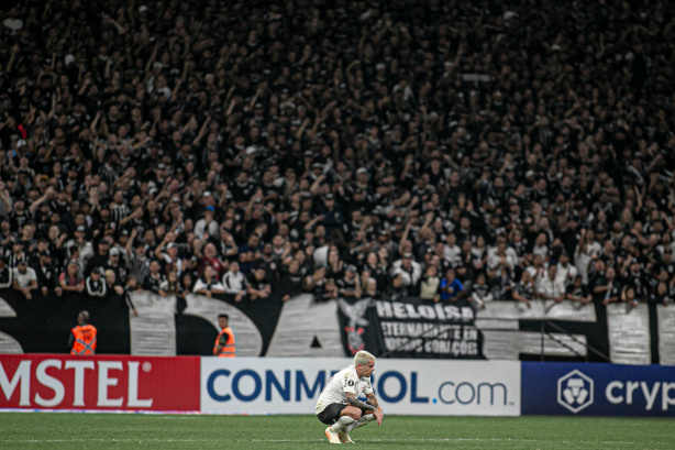 Corinthians � novamente derrota na Libertadores e torcida protesta ap�s o apito final