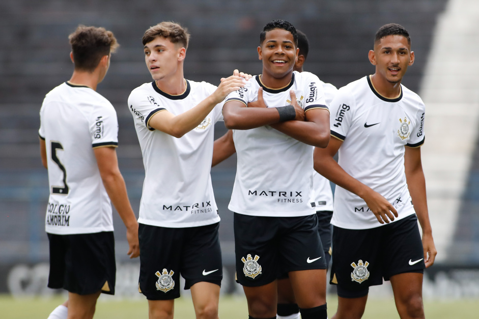 Corinthians encara o Atltico Mineiro em busca da liderana de seu grupo no Brasileiro Sub-20
