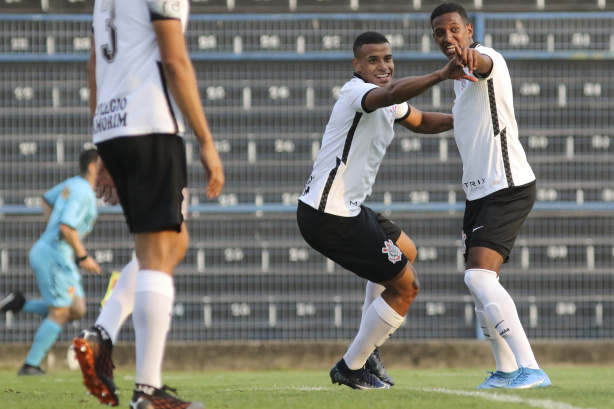 Murillo e Robert Renan s�o dois dos zagueiros que se destacaram pelo Corinthians e deixaram o clube com menos de 30 jogos no profissional