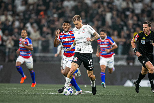 R�ger Guedes em a��o no confronto do Corinthians contra o Fortaleza, pelo Brasileiro 2023