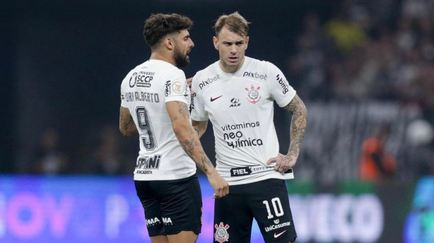 Luxemburgo comenta mudanças realizadas no setor de ataque do Corinthians