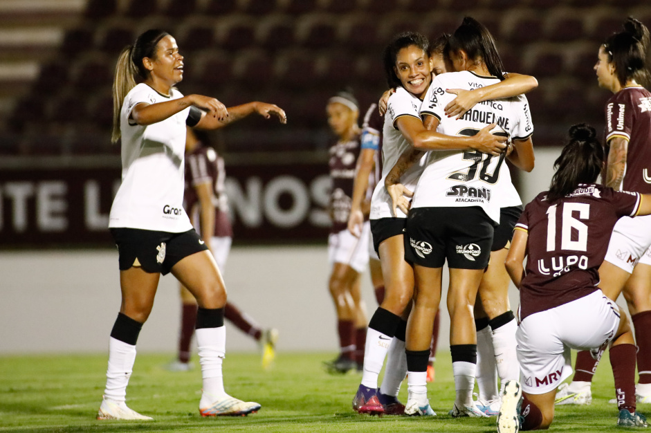 Santos goleira a Ferroviária na estreia do Paulista feminino de futebol