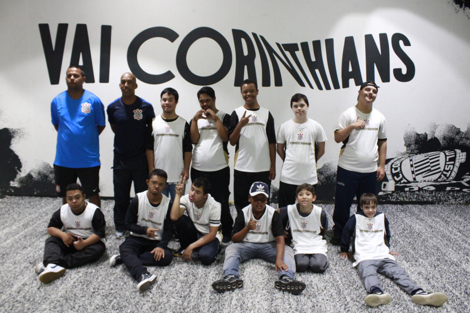 Atletas da base do Futsal Down do Corinthians em visita na Neo Qumica Arena