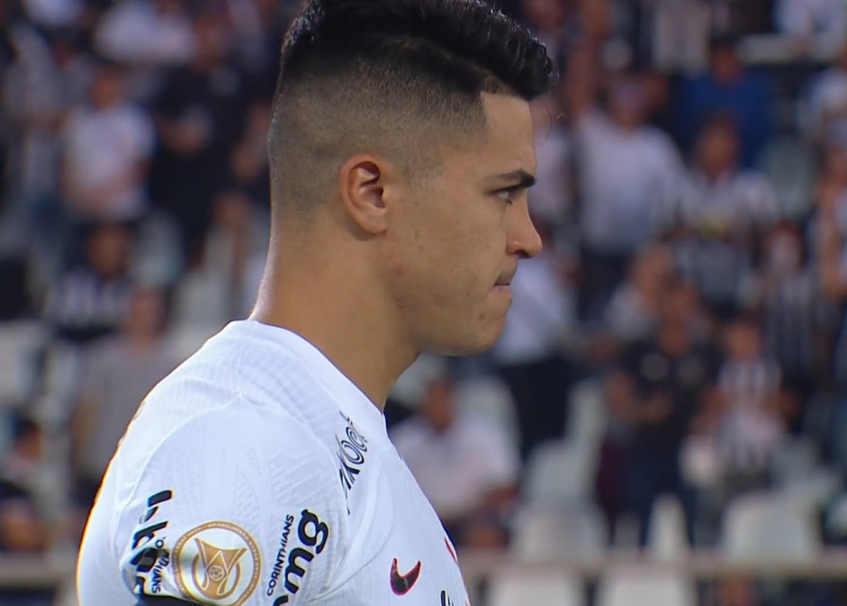Roni iniciou a partida contra o Botafogo entre os titulares