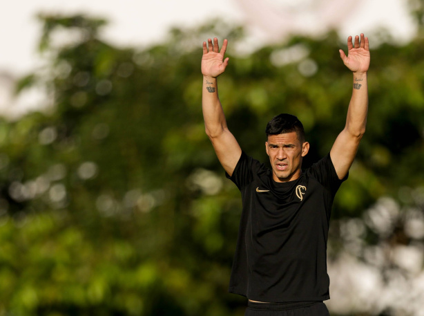 Balbuena faz parte de trio afastado pelo Corinthians