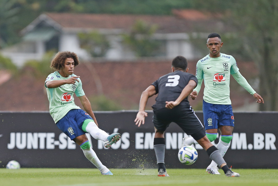 Guilherme Biro durante jogo treino da Seleo Brasileira Sub-20