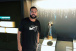 Danilo posa para foto com ta�a do Mundial de Clubes exposta em Museu da Fifa, em Zurique