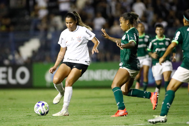 Vic Albuquerque em ao no ltimo encontro do Corinthians com o Palmeiras, pelo Brasileiro Feminino