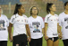 Jogadoras do Corinthians entram em campo com m�es que est�o com os filhos desaparecidos