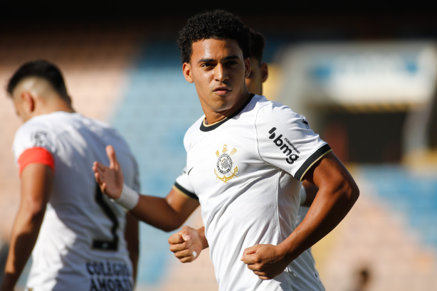 Juninho fará parte do elenco do Corinthians para a disputa da Copa Brics