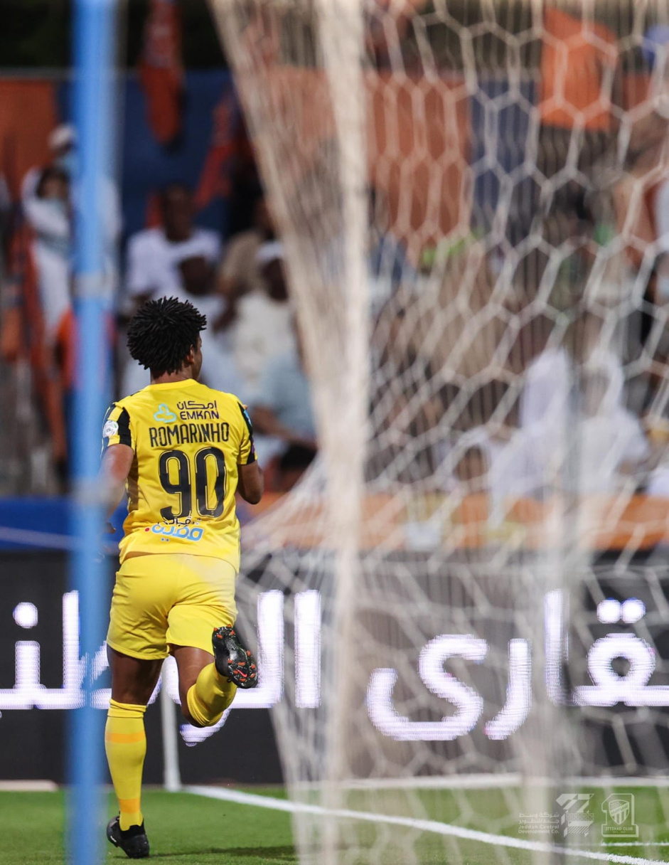 Romarinho marcou dois gols no jogo que garantiu o ttulo do Al Ittihad da Liga Saudita