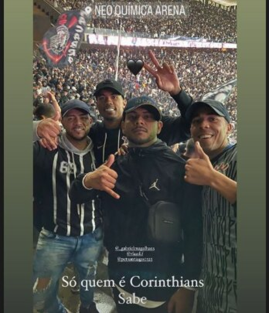 Gabriel Magalhes compareceu  Neo Qumica Arena para apoiar o Corinthians pela Copa do Brasil