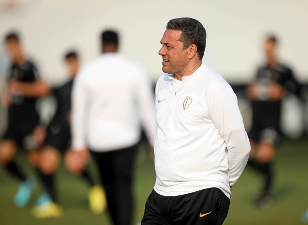 Luxemburgo comandou o primeiro treino do Corinthians de olho no duelo decisivo pela Libertadores