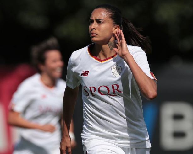 Andressa Alves volta a dizer que gostaria de vestir a camisa do Corinthians