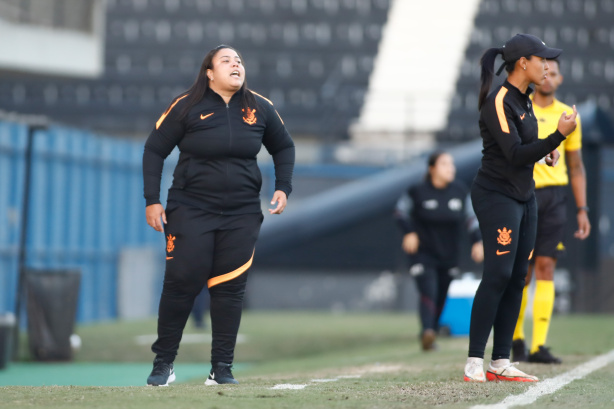 Thaissan Passos comandou o Corinthians na vitória contra o São José pelo Paulista Feminino Sub-17
