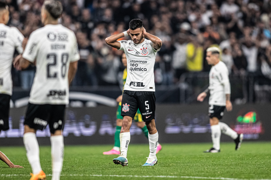 Corinthians cai uma posição após jogos de domingo e agora torce
