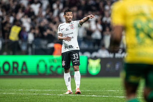 Atacante do Corinthians marca em empate e fica próximo de assumir