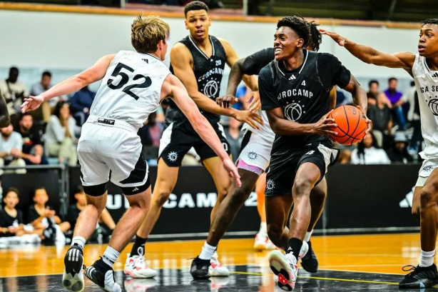 Daniel Onwenu em quadra pela Adidas Eurocamp