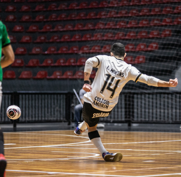 Corinthians bate o Braslia e larga com vantagem nas oitavas de final da Copa do Brasil de Futsal